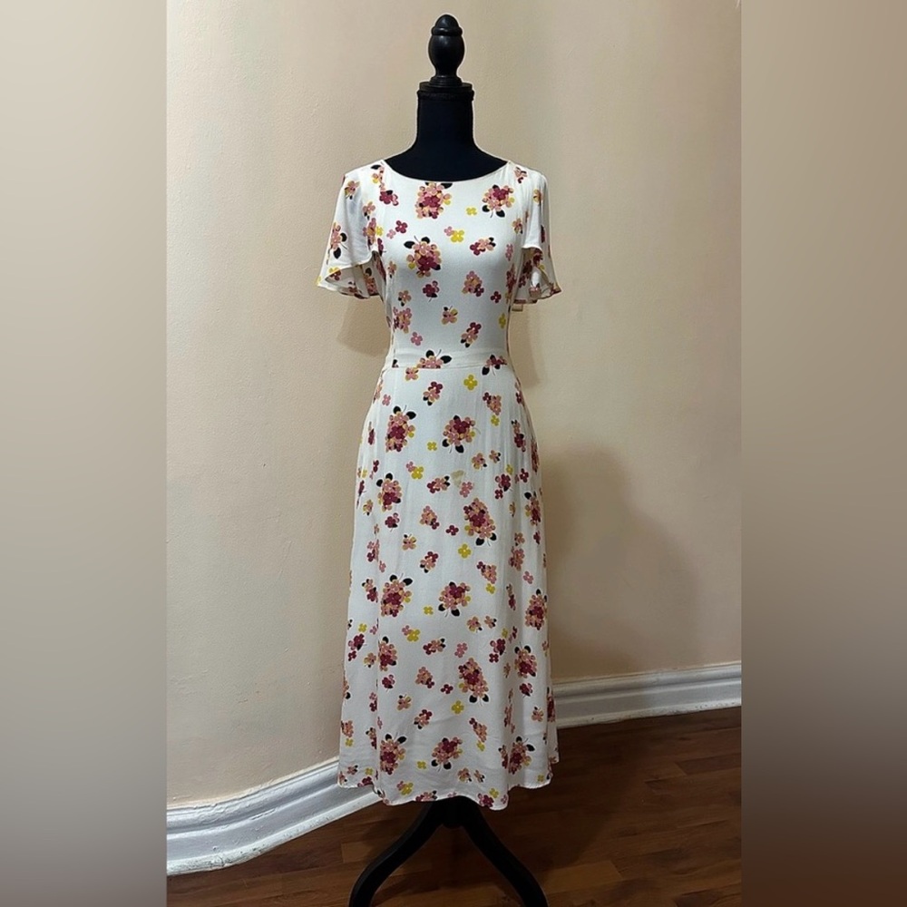 Emily and Fin Floral Midi Dress Size S *UK SIZE 10*
Excellent Condition *Rare*